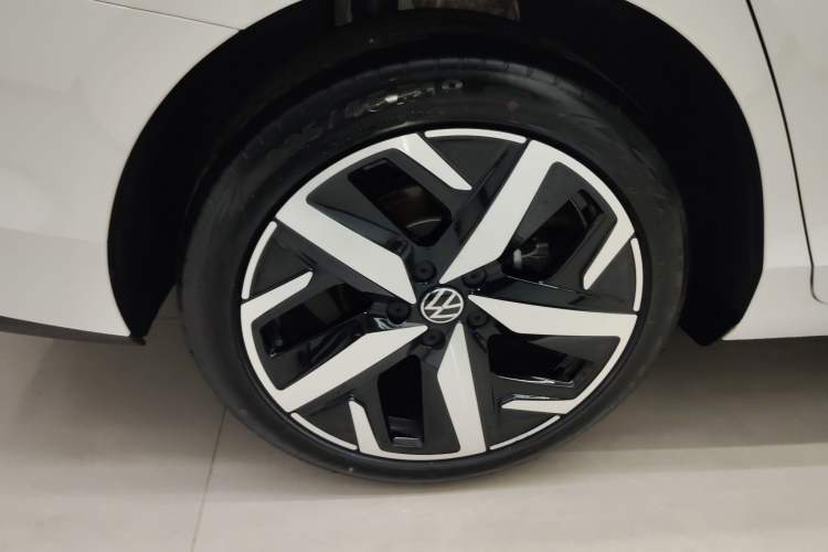 Used Volkswagen Lamando 2024 Lavida L 280TSI DSG Cool & Spicy Edition Right Rear Wheel Hub