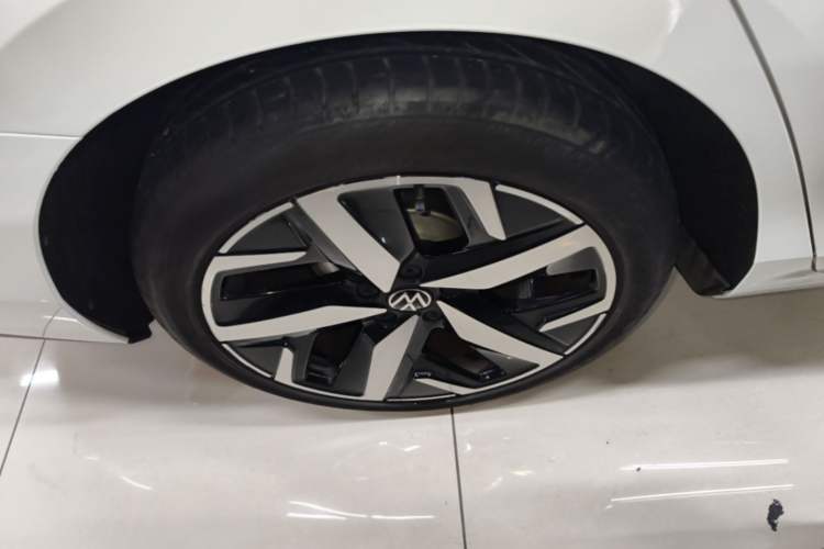 Used Volkswagen Lamando 2024 Lavida L 280TSI DSG Cool & Spicy Edition Right Rear Wheel Hub
