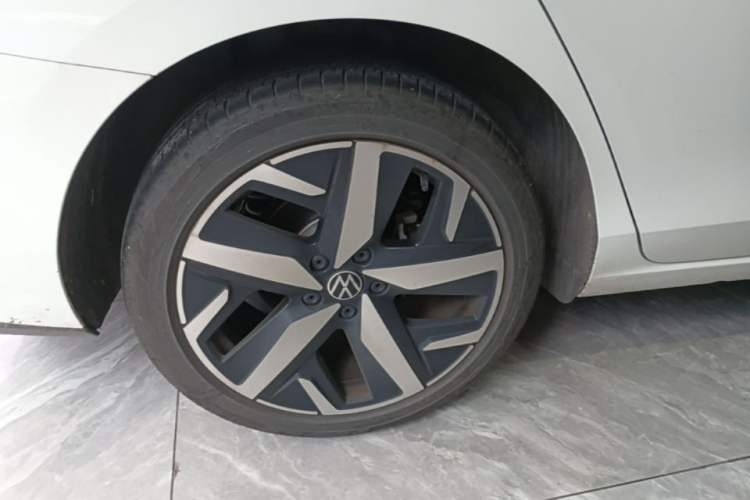Used Volkswagen Lamando 2024 Lavida L 280TSI DSG Cool & Spicy Edition Right Rear Wheel Hub