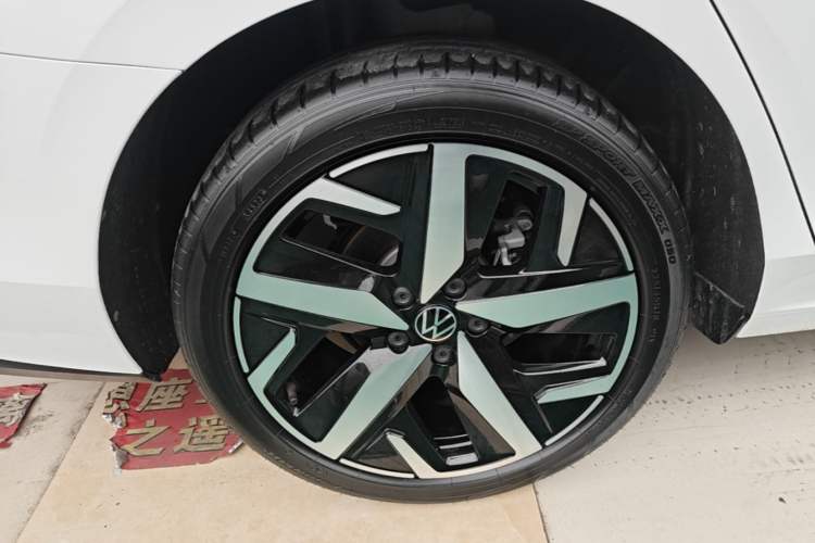 Used Volkswagen Lamando 2024 Lavida L 280TSI DSG Cool & Spicy Edition Right Rear Wheel Hub