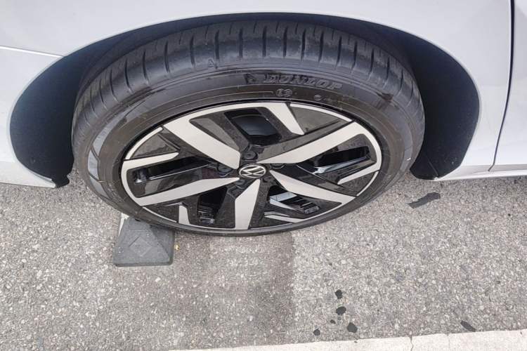 Used Volkswagen Lamando 2024 Lavida L 280TSI DSG Cool & Spicy Edition Right Rear Wheel Hub