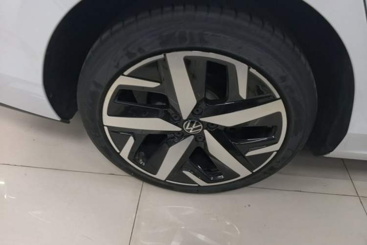 Used Volkswagen Lamando 2024 Lavida L 280TSI DSG Cool & Spicy Edition Right Rear Wheel Hub