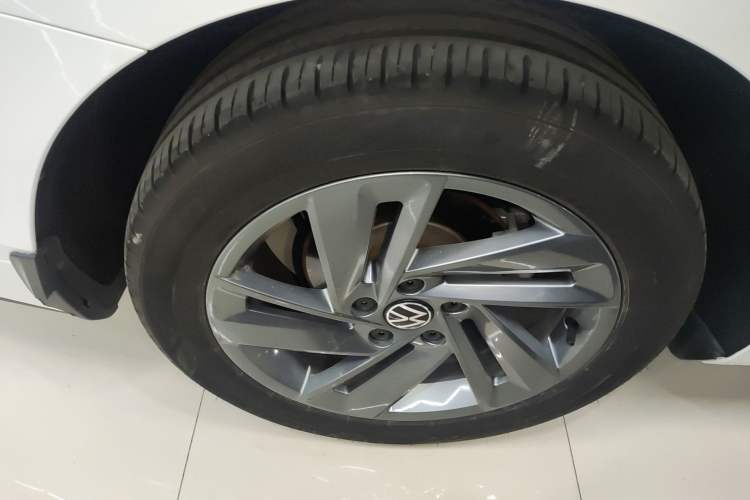 Used Volkswagen Lamando 2024 Lingdu L 200TSI DSG Trendy & Spicy Edition Right Rear Wheel Hub