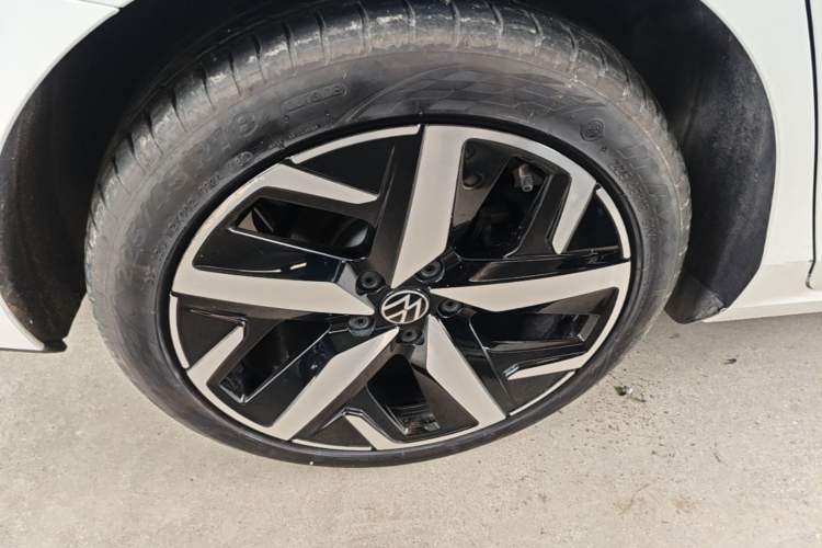 Used Volkswagen Lamando 2024 Lavida L 280TSI DSG Cool & Spicy Edition Right Rear Wheel Hub