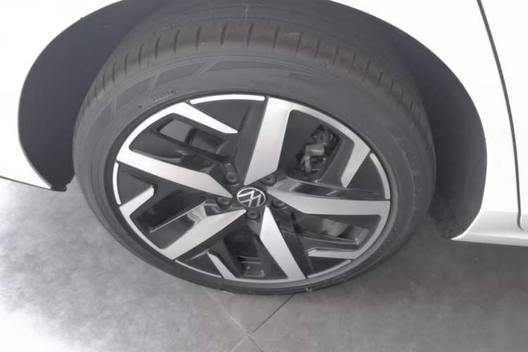 Used Volkswagen Lamando 2024 Lavida L 280TSI DSG Cool & Spicy Edition Right Rear Wheel Hub