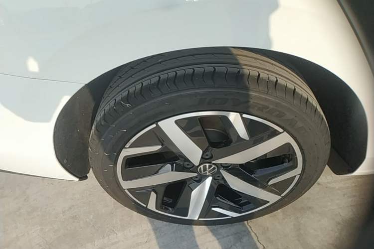 Used Volkswagen Lamando 2024 Lavida L 280TSI DSG Cool & Spicy Edition Right Rear Wheel Hub