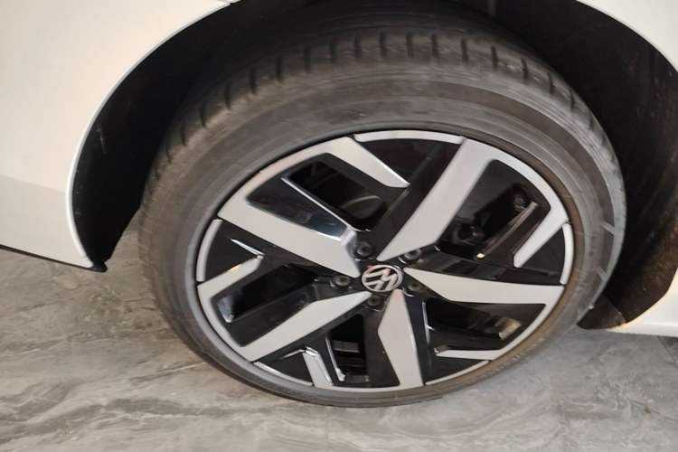 Used Volkswagen Lamando 2024 Lavida L 280TSI DSG Cool & Spicy Edition Right Rear Wheel Hub