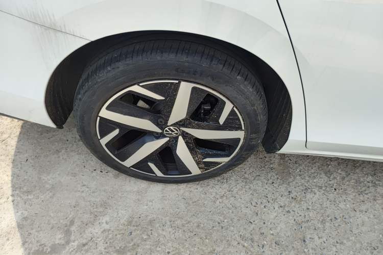 Used Volkswagen Lamando 2024 Lavida L 280TSI DSG Cool & Spicy Edition Right Rear Wheel Hub
