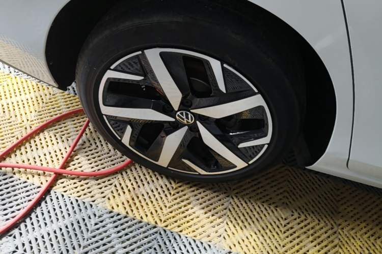 Used Volkswagen Lamando 2024 Lavida L 280TSI DSG Cool & Spicy Edition Right Rear Wheel Hub