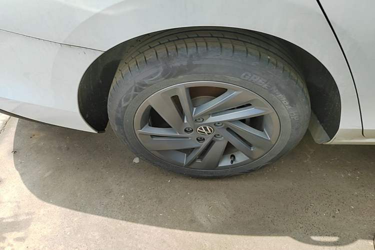 Used Volkswagen Lamando 2024 Lingdu L 200TSI DSG Trendy & Spicy Edition Right Rear Wheel Hub