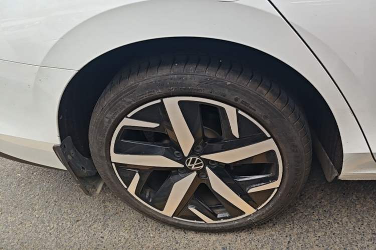 Used Volkswagen Lamando 2024 Lavida L 280TSI DSG Cool & Spicy Edition Right Rear Wheel Hub