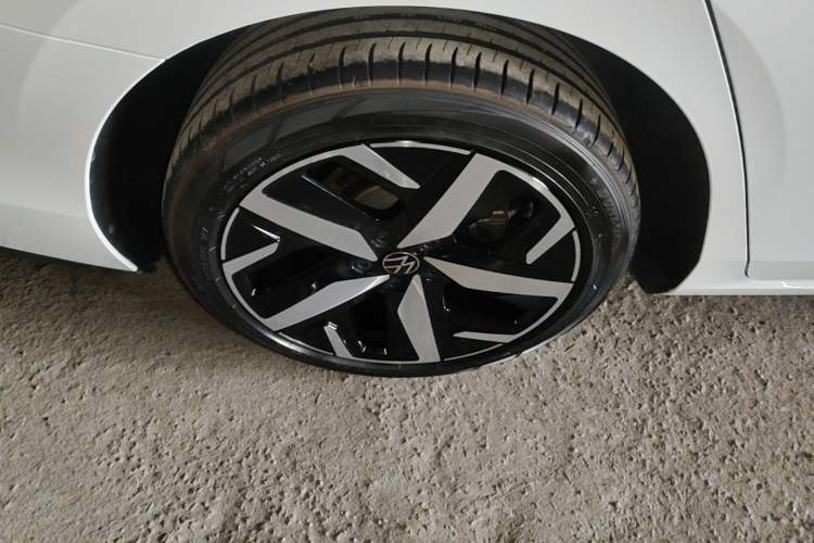 Used Volkswagen Lamando 2024 Lavida L 280TSI DSG Cool & Spicy Edition Right Rear Wheel Hub