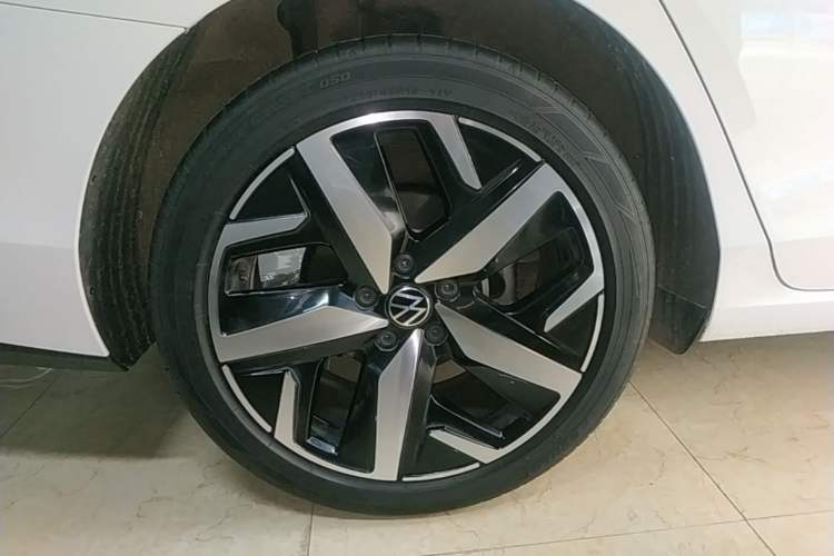 Used Volkswagen Lamando 2024 Lavida L 280TSI DSG Cool & Spicy Edition Right Rear Wheel Hub