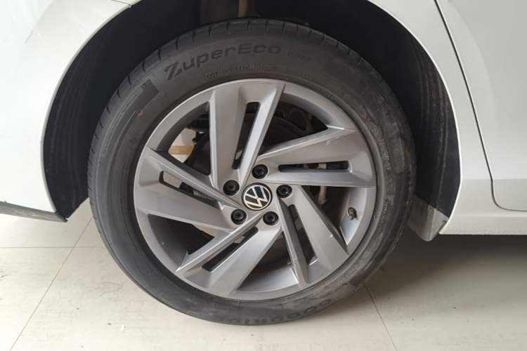 Used Volkswagen Lamando 2024 Lingdu L 200TSI DSG Trendy & Spicy Edition Right Rear Wheel Hub