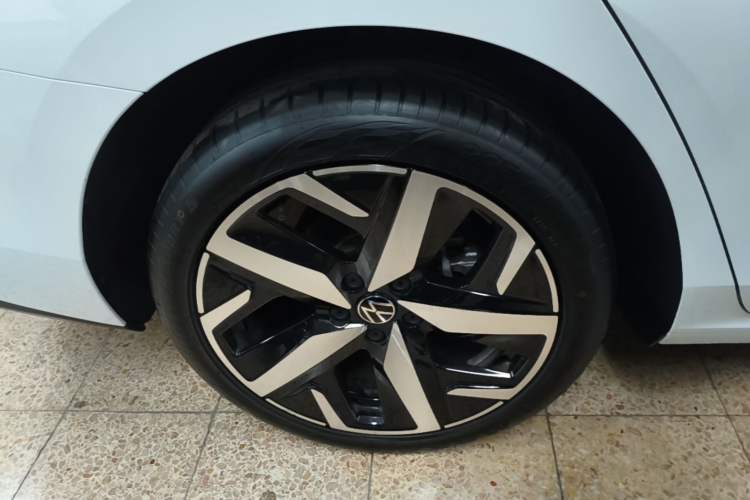 Used Volkswagen Lamando 2024 Lavida L 280TSI DSG Cool & Spicy Edition Right Rear Wheel Hub