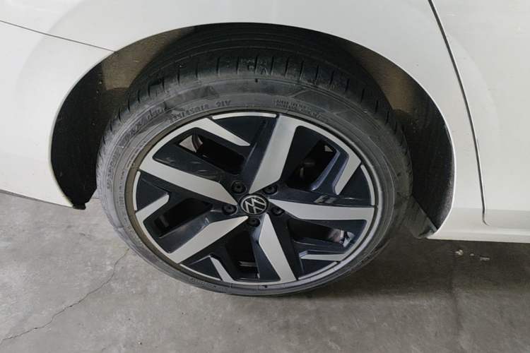 Used Volkswagen Lamando 2024 Lavida L 280TSI DSG Cool & Spicy Edition Right Rear Wheel Hub