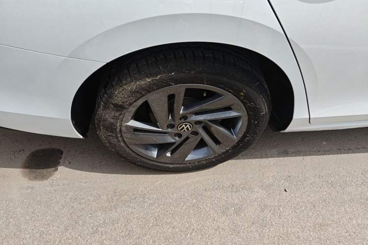 Used Volkswagen Lamando 2024 Lingdu L 200TSI DSG Trendy & Spicy Edition Right Rear Wheel Hub