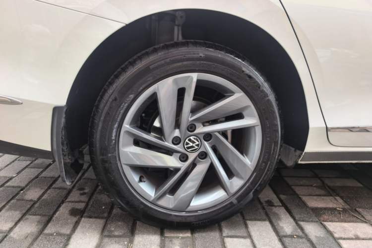 Used Volkswagen Lamando 2024 Lingdu L 200TSI DSG Trendy & Spicy Edition Right Rear Wheel Hub