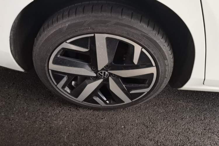 Used Volkswagen Lamando 2024 Lavida L 280TSI DSG Cool & Spicy Edition Right Rear Wheel Hub