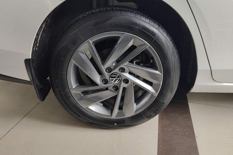 Used Volkswagen Lamando 2024 Lingdu L 200TSI DSG Trendy & Spicy Edition Right Rear Wheel Hub