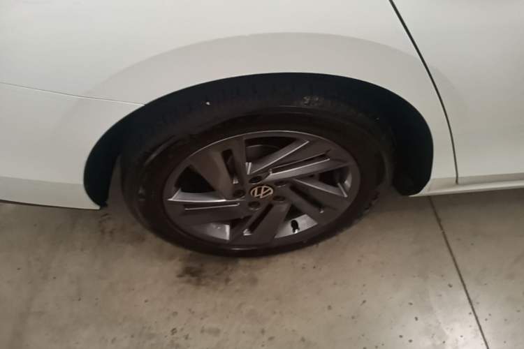 Used Volkswagen Lamando 2024 Lingdu L 200TSI DSG Trendy & Spicy Edition Right Rear Wheel Hub