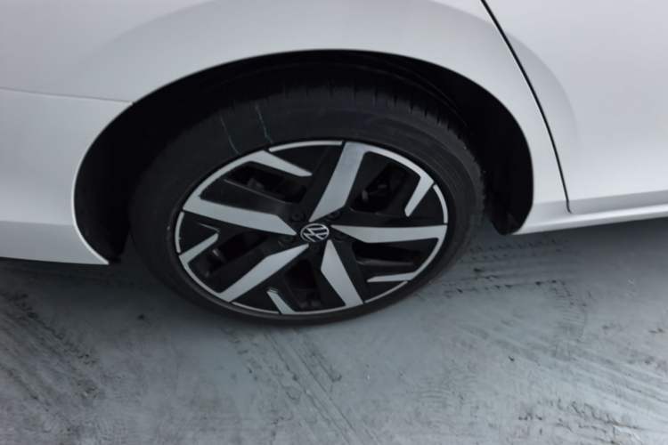Used Volkswagen Lamando 2024 Lavida L 280TSI DSG Cool & Spicy Edition Right Rear Wheel Hub