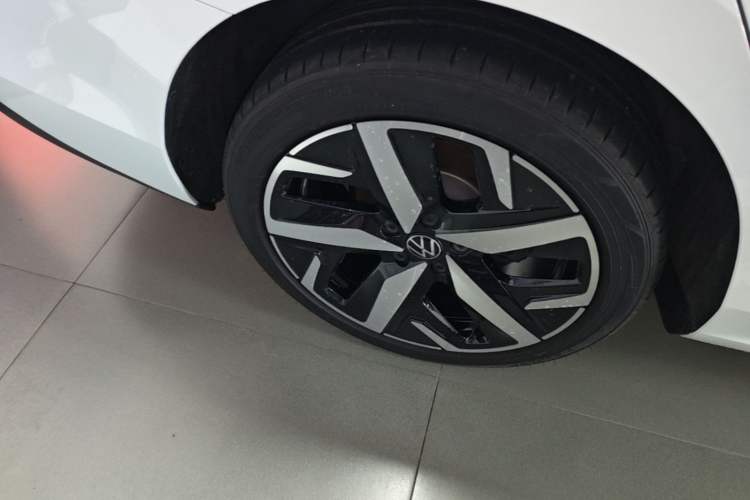Used Volkswagen Lamando 2024 Lavida L 280TSI DSG Cool & Spicy Edition Right Rear Wheel Hub