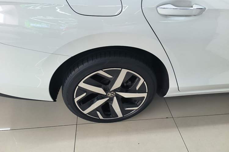 Used Volkswagen Lamando 2024 Lavida L 280TSI DSG Cool & Spicy Edition Right Rear Wheel Hub