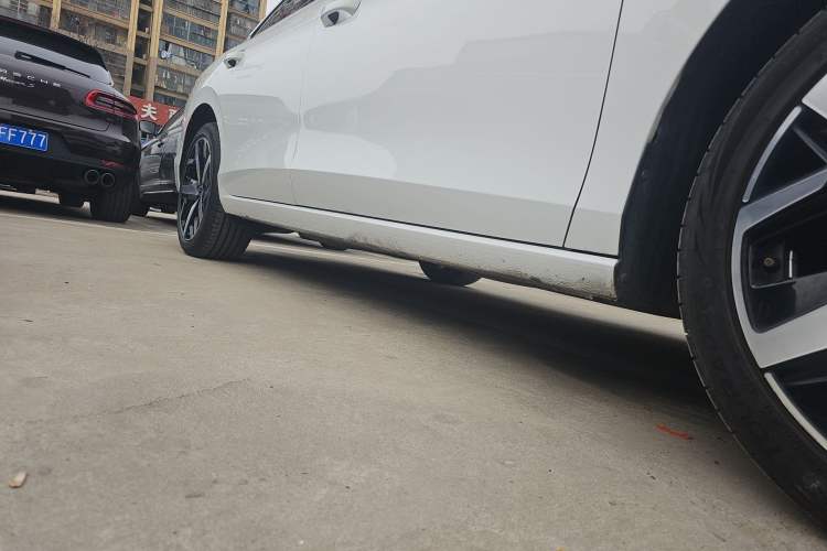 Used Volkswagen Lamando 2024 Lavida L 280TSI DSG Cool & Spicy Edition Right Side Sill