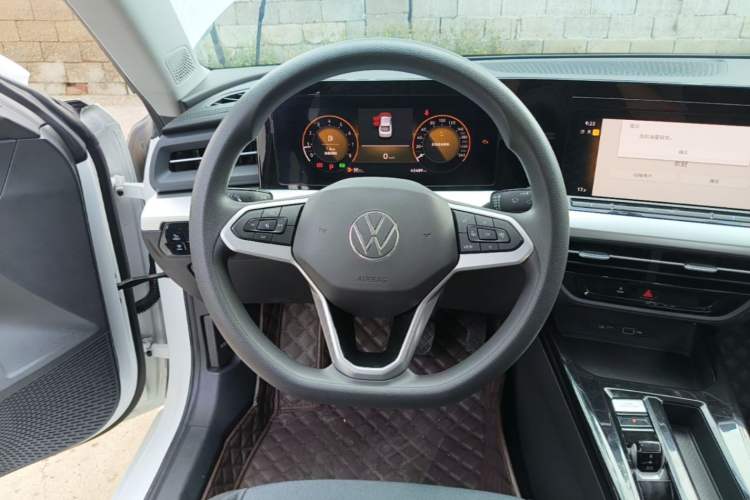 Used Volkswagen Lamando 2024 Lingdu L 200TSI DSG Trendy & Spicy Edition Steering Wheel