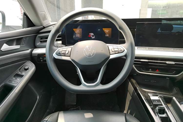 Used Volkswagen Lamando 2024 Lingdu L 200TSI DSG Trendy & Spicy Edition Steering Wheel