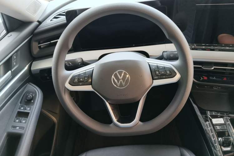Used Volkswagen Lamando 2024 Lingdu L 200TSI DSG Trendy & Spicy Edition Steering Wheel