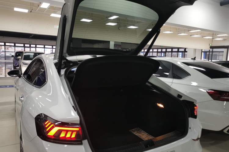 Used Volkswagen Lamando 2024 Lavida L 280TSI DSG Cool & Spicy Edition Trunk