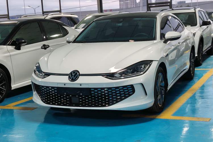 Used Volkswagen Lamando 2024 Lavida L 280TSI DSG Spicy Edition Guazi used car, China used car export, Used car for sale, Used  cars, Cheapest cars for sale