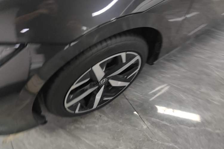 Used Volkswagen Lamando 2025 Lavida L 280TSI DSG Cool & Spicy Edition Left Front Wheel Hub