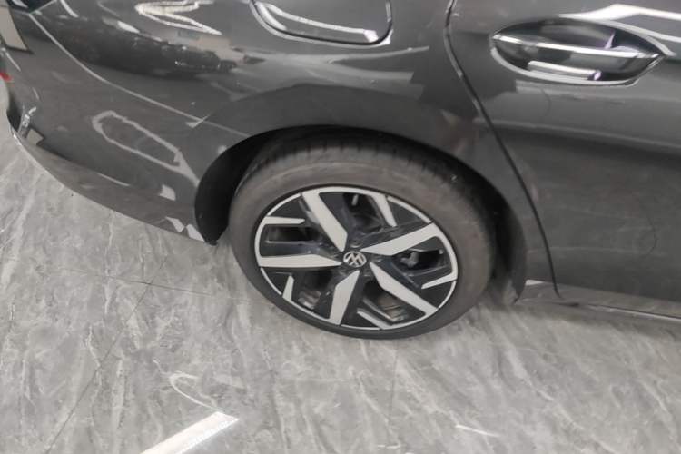 Used Volkswagen Lamando 2025 Lavida L 280TSI DSG Cool & Spicy Edition Right Rear Wheel Hub