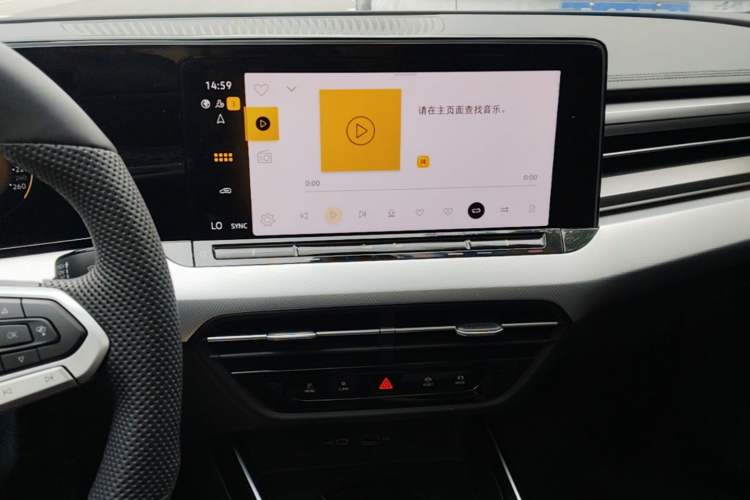Used Volkswagen Lamando 2025 Lavida L 280TSI DSG Cool & Spicy Edition Audio And AC Panel
