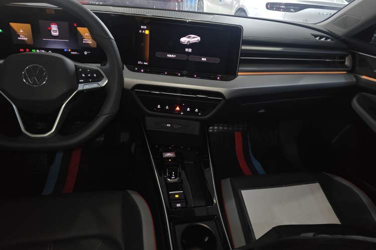 Used Volkswagen Lamando 2025 Lavida L 280TSI DSG Cool & Spicy Edition Audio And AC Panel