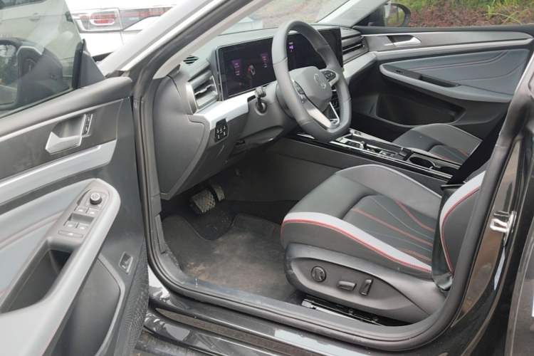 Used Volkswagen Lamando 2025 Lavida L 280TSI DSG Cool & Spicy Edition Driver Seat