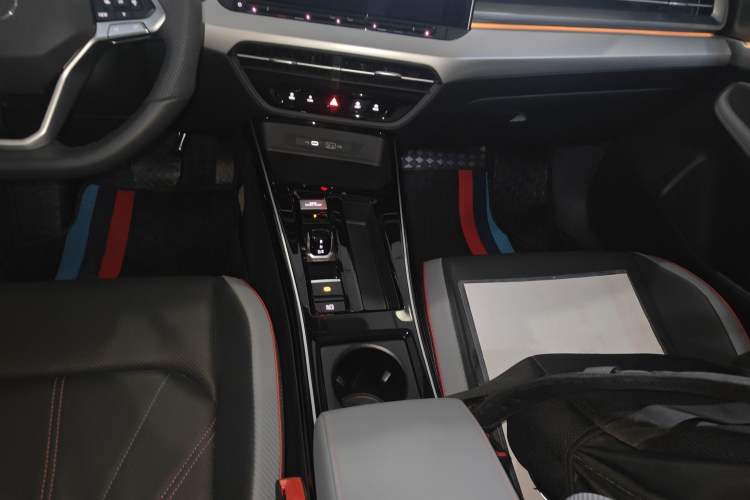 Used Volkswagen Lamando 2025 Lavida L 280TSI DSG Cool & Spicy Edition Gear Lever