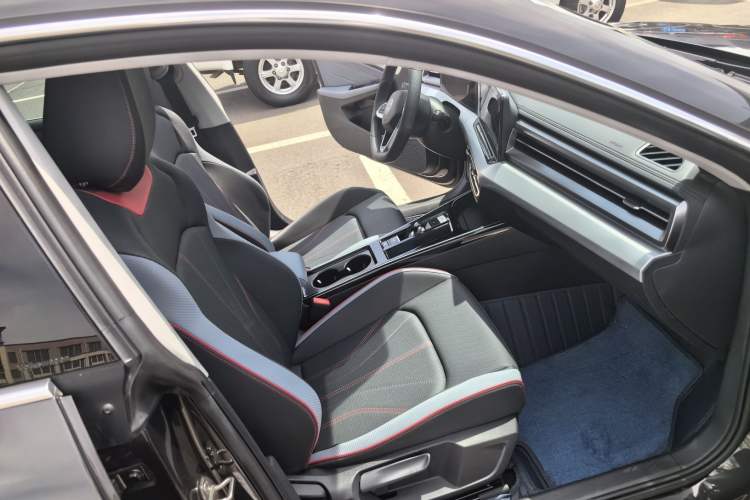 Used Volkswagen Lamando 2025 Lavida L 280TSI DSG Cool & Spicy Edition Right Front Seat