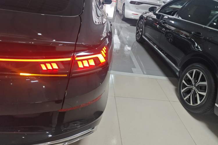 Used Volkswagen Lamando 2025 Lavida L 280TSI DSG Cool & Spicy Edition Right Rear Taillight