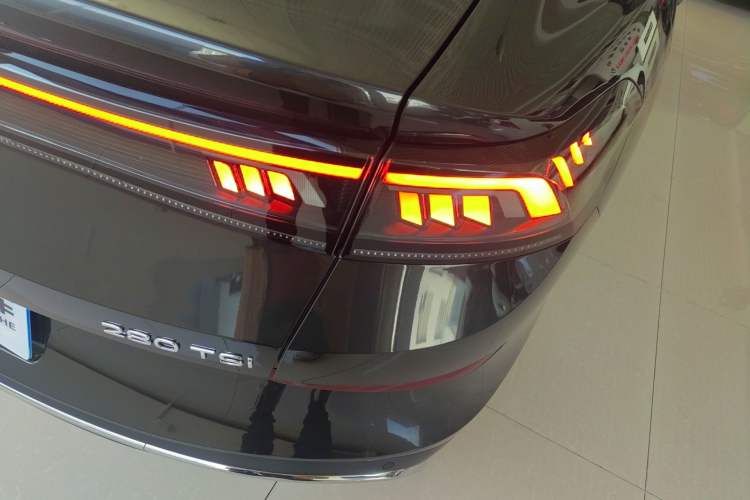 Used Volkswagen Lamando 2025 Lavida L 280TSI DSG Cool & Spicy Edition Right Rear Taillight