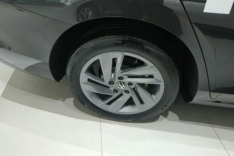 Used Volkswagen Lamando 2025 Lavida L 280TSI DSG Spicy Edition Right Rear Wheel Hub