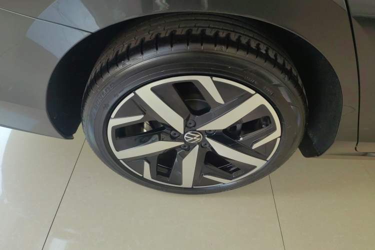 Used Volkswagen Lamando 2025 Lavida L 280TSI DSG Cool & Spicy Edition Right Rear Wheel Hub