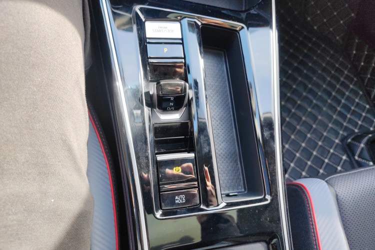 Used Volkswagen Lamando 2025 Lavida L 280TSI DSG Cool & Spicy Edition Gear Lever