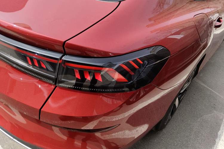 Used Volkswagen Lamando 2025 Lavida L 280TSI DSG Cool & Spicy Edition Right Rear Taillight