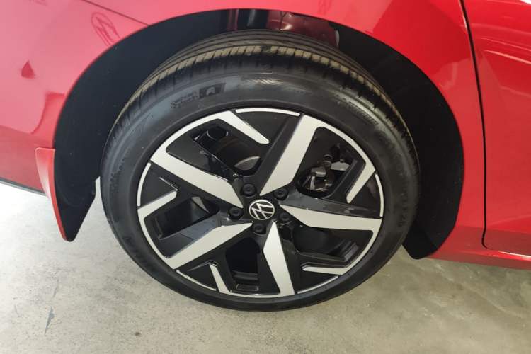 Used Volkswagen Lamando 2025 Lavida L 280TSI DSG Cool & Spicy Edition Right Rear Wheel Hub