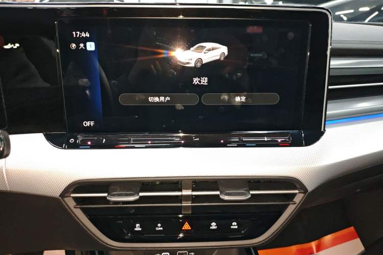 Used Volkswagen Lamando 2025 Lavida L 280TSI DSG Cool & Spicy Edition Audio And AC Panel