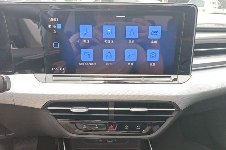 Used Volkswagen Lamando 2025 Lavida L 280TSI DSG Cool & Spicy Edition Audio And AC Panel